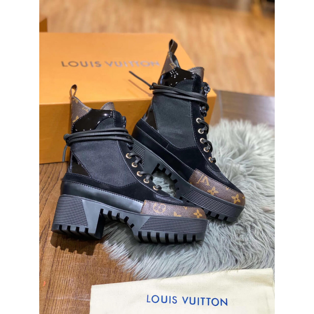 Louis Vuitton Laureate Desert Boot 1A4XYE