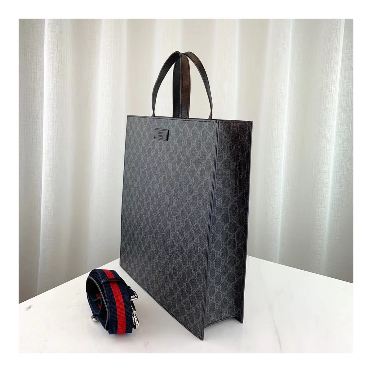 Gucci GG Supreme Tote 495559