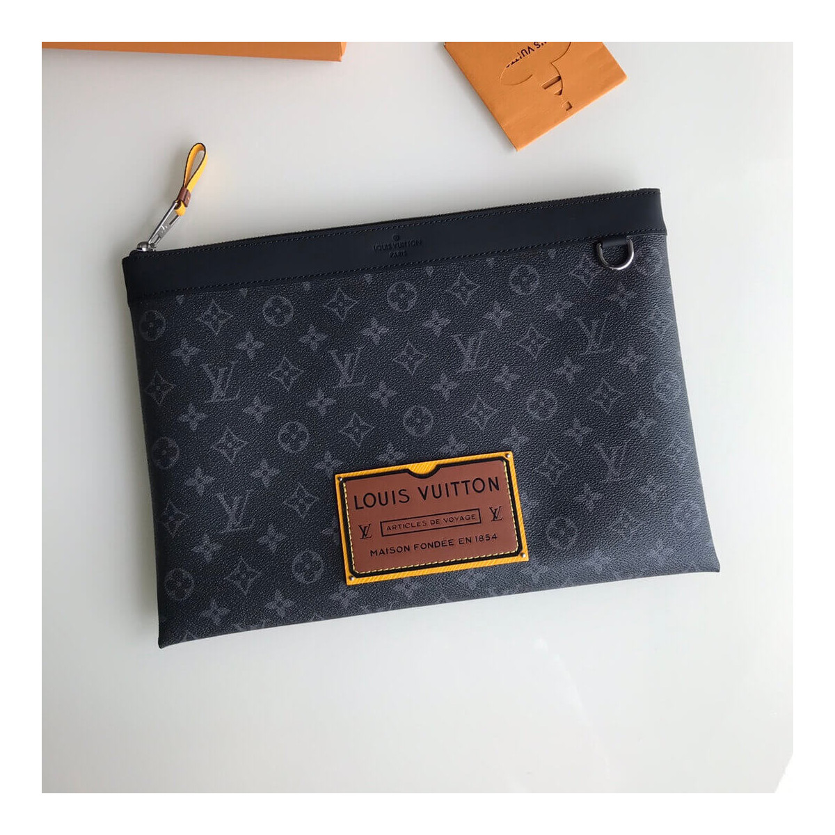 Louis Vuitton Pochette Discovery GM M69256