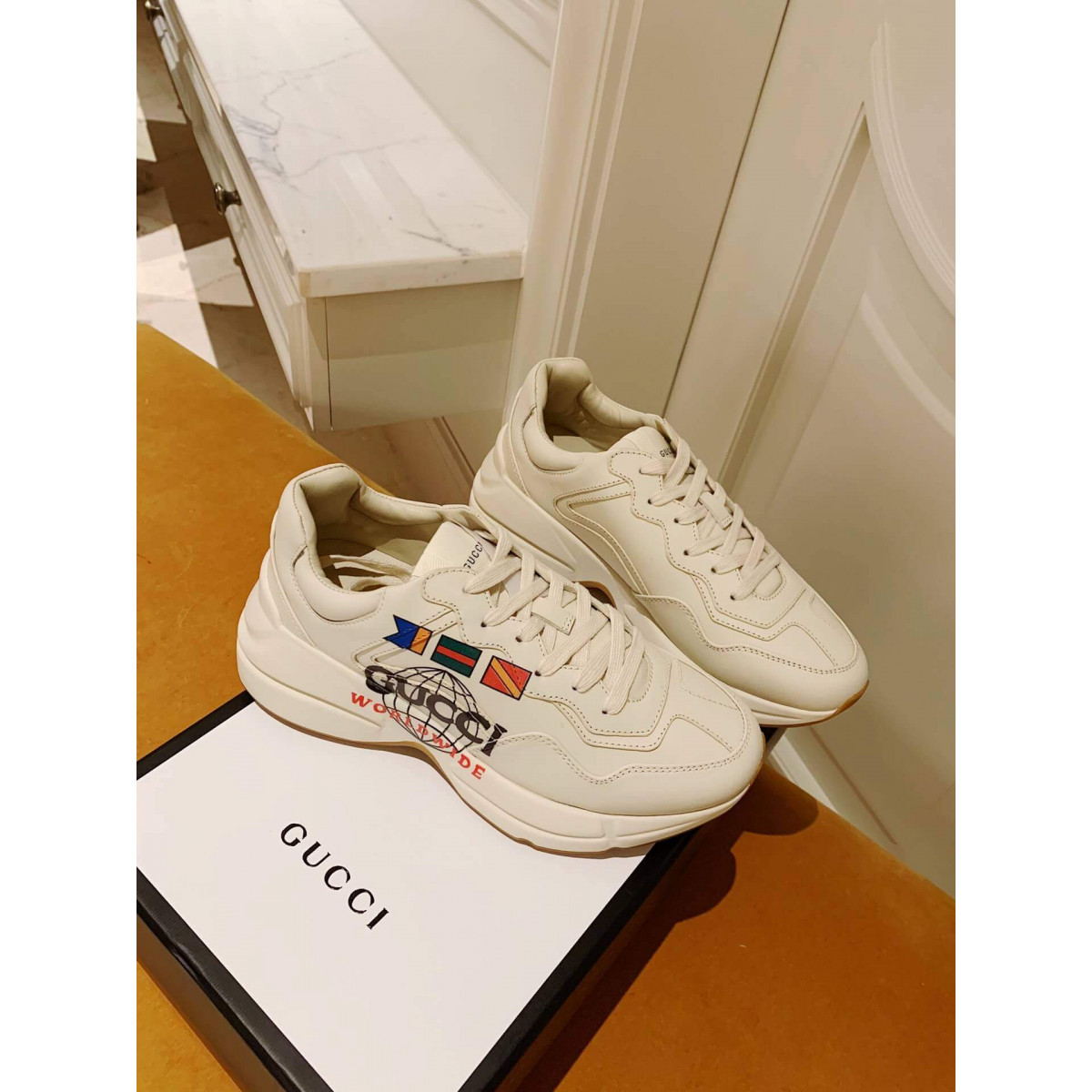 Gucci Graphic Print Low-Top Sneaker 609343