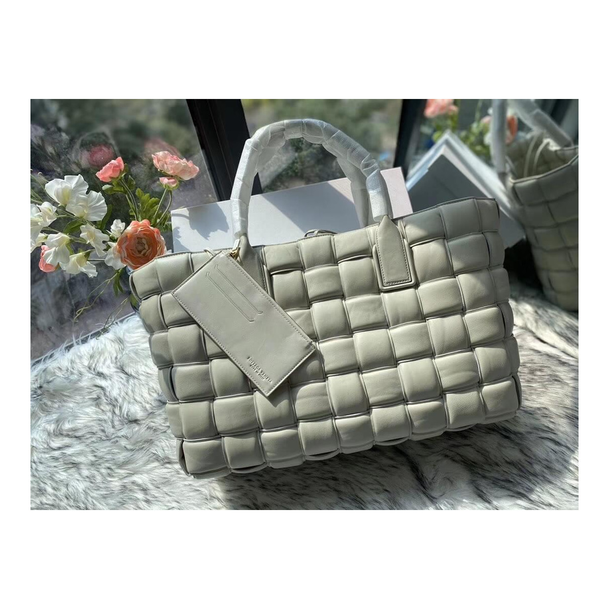 Bottega Veneta Large Tote Bag 592122