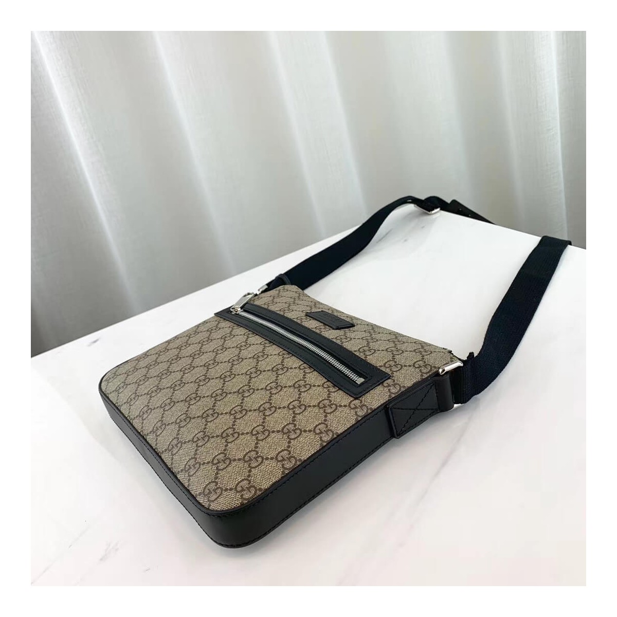 Gucci GG Supreme Messenger 406410