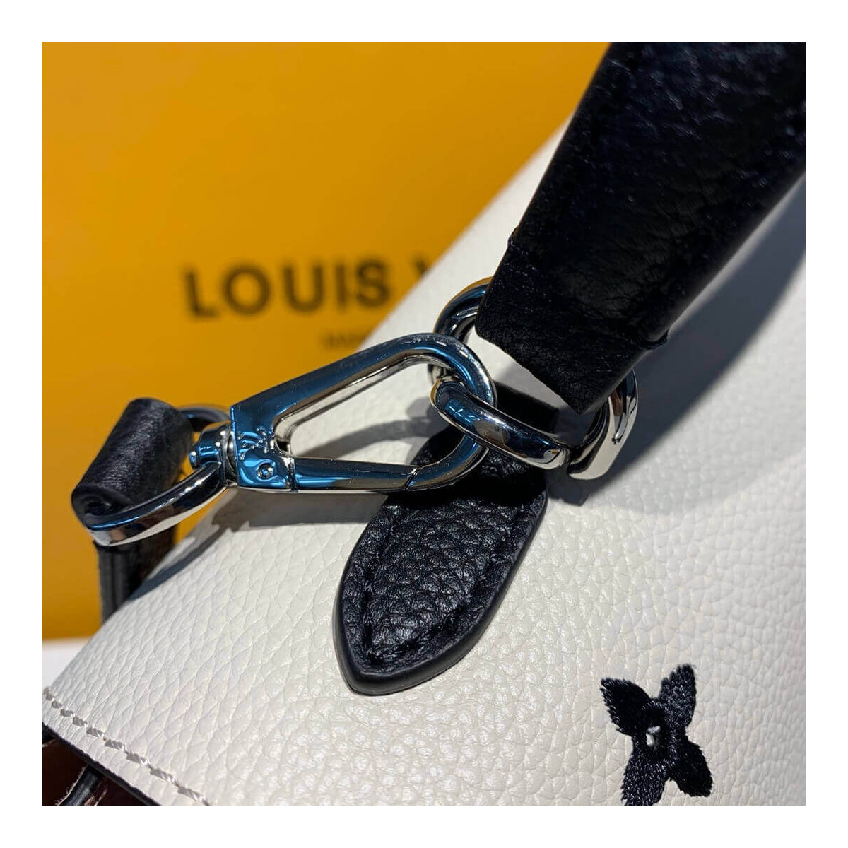 Louis Vuitton Lockme Ever BB M53952