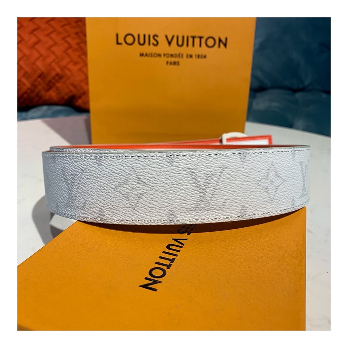 Louis Vuitton 40mm LV Circle Reversible Belt M0169U