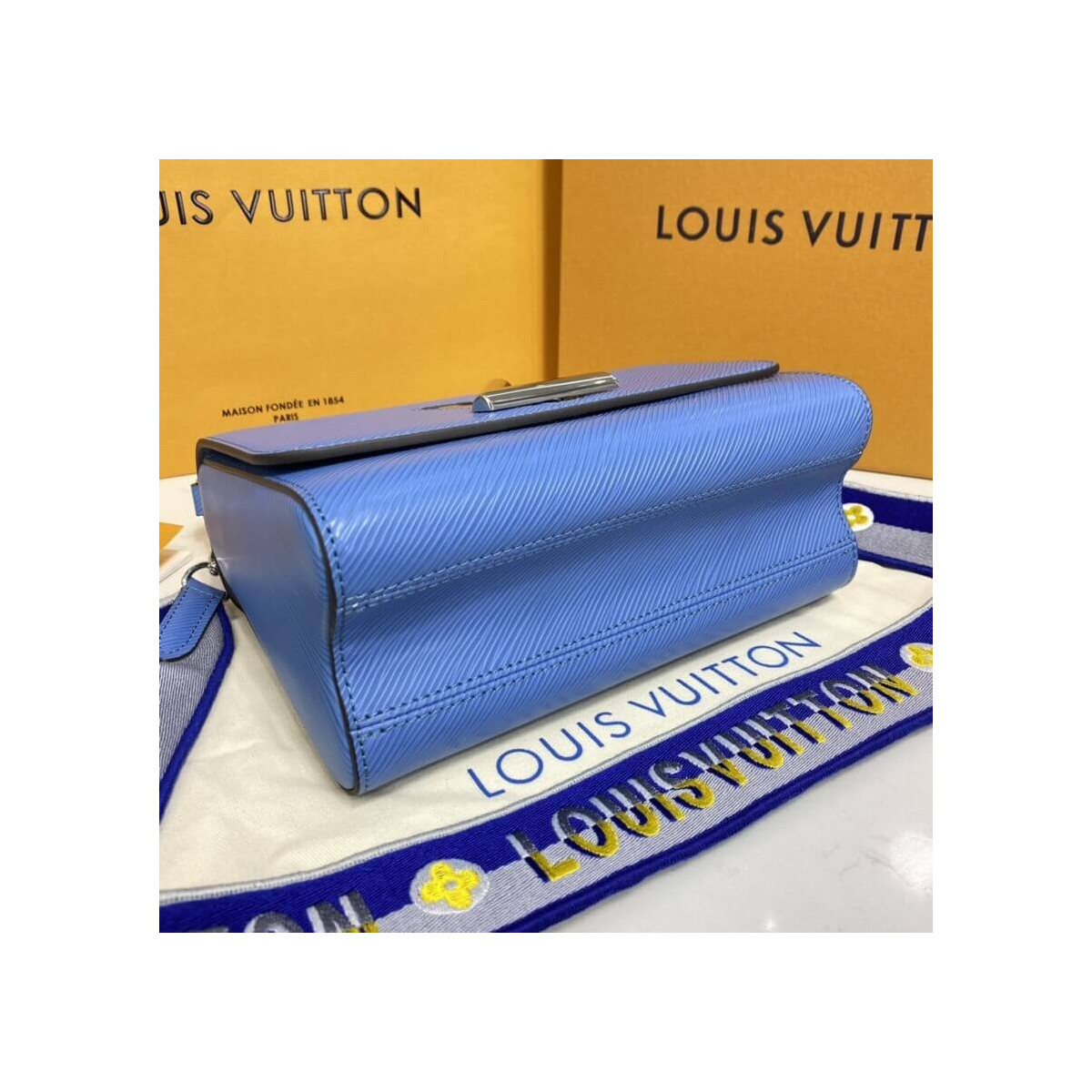 Louis Vuitton Twist MM M57505 M57506