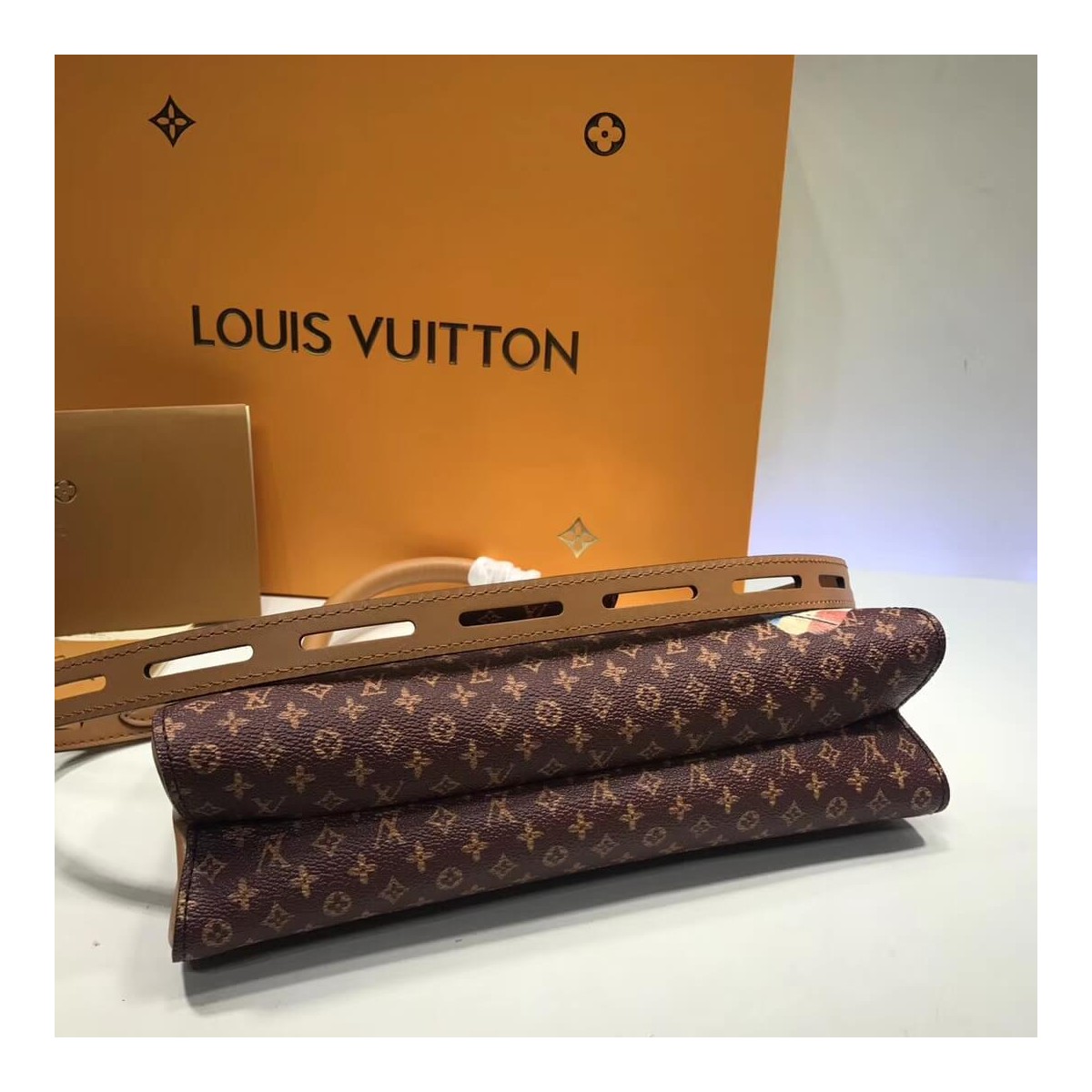 Louis Vuitton Crown Frame M43946