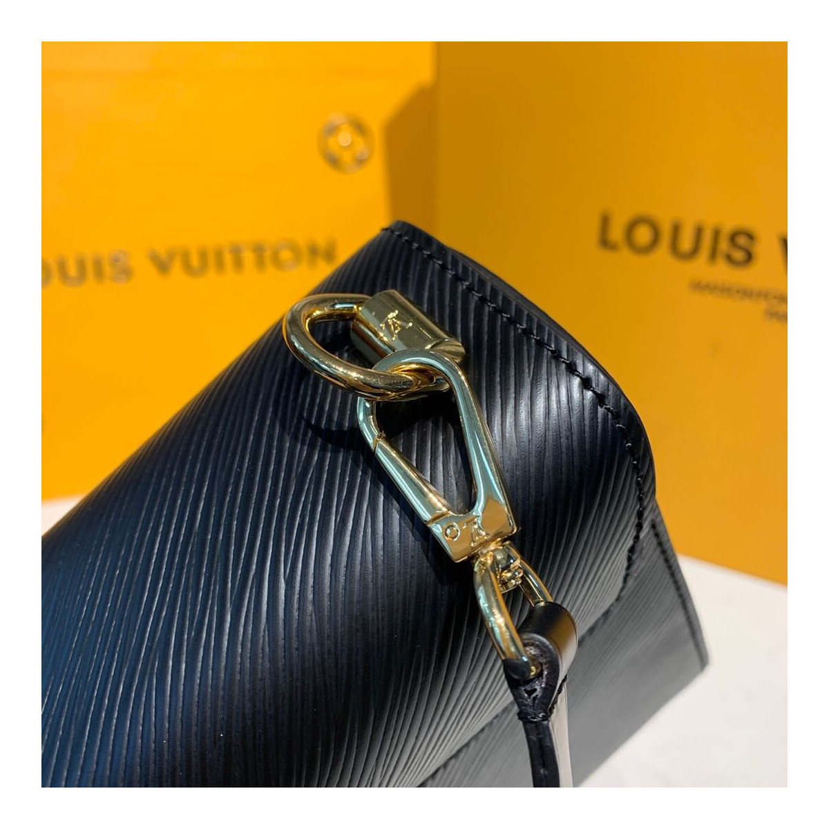 Louis Vuitton Twist MM And Twisty M55683 Black/White