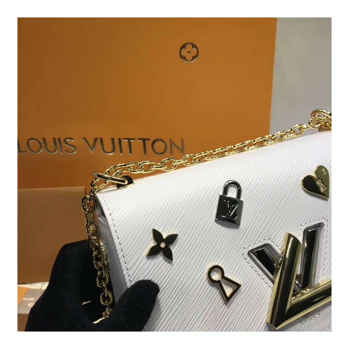 Louis Vuitton Epi Leather Twist MM M52891