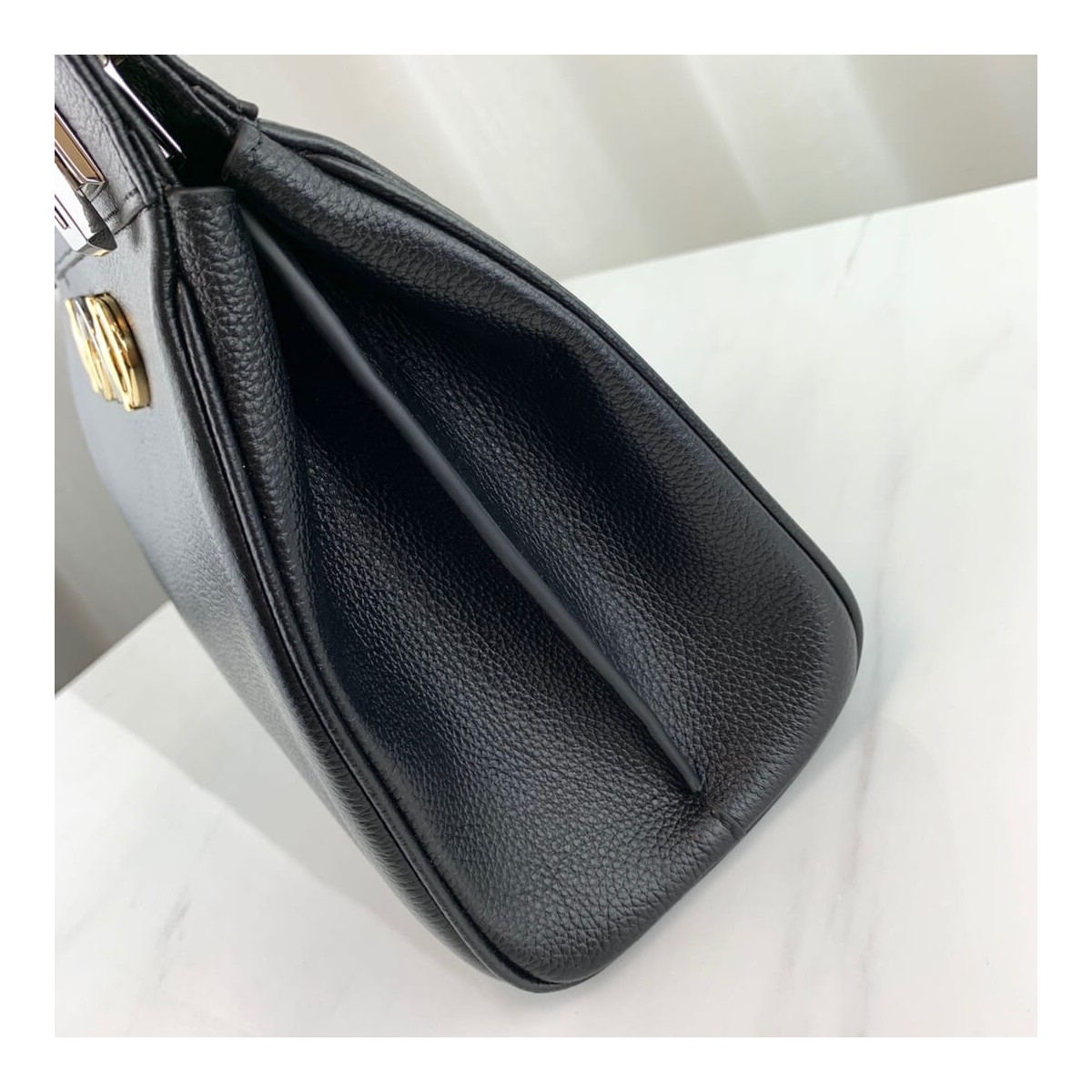 Gucci Zumi Grainy Leather Small Top Handle Bag 569712