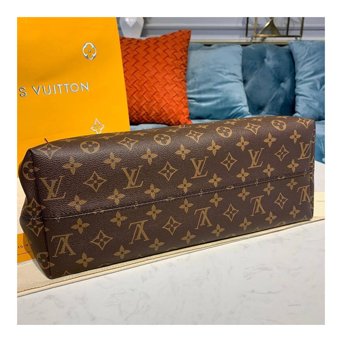 Louis Vuitton Monogram Canvas Graceful MM M43703