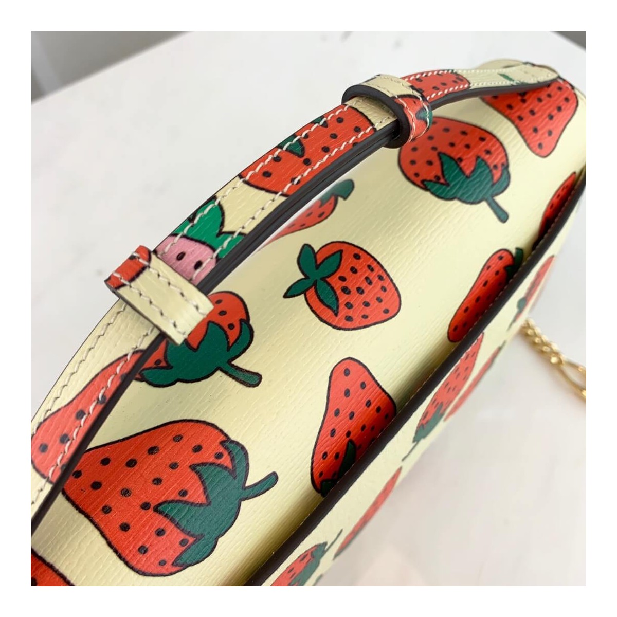 Gucci Zumi Strawberry Print Small Shoulder Bag 572375