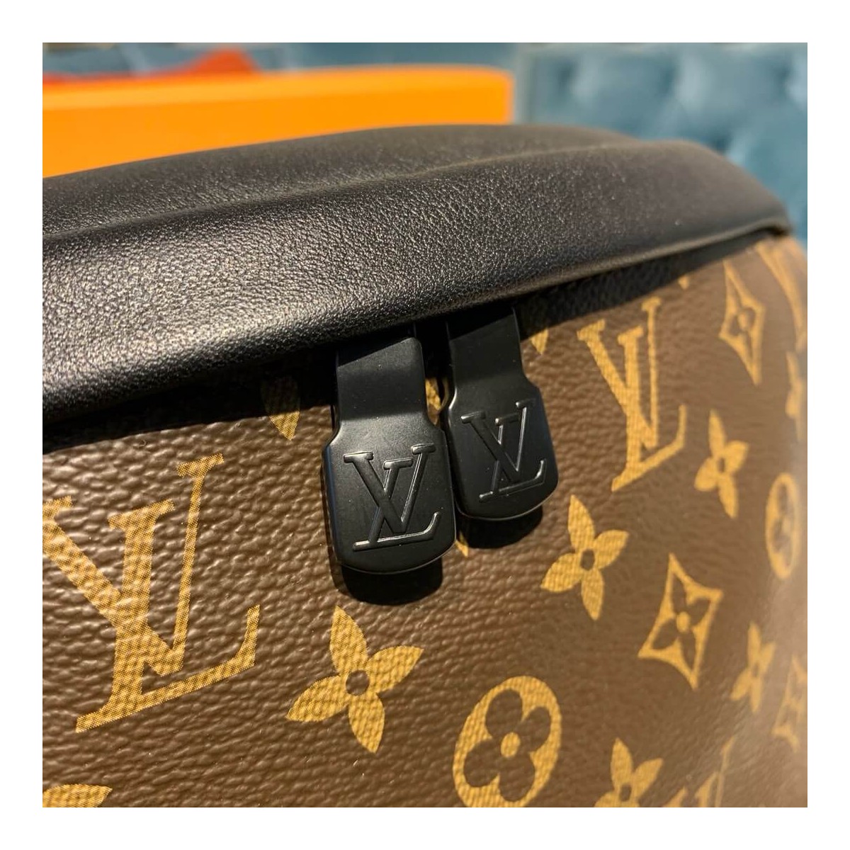 Louis Vuitton Monogram Cavas Discovery Bumbag M44336