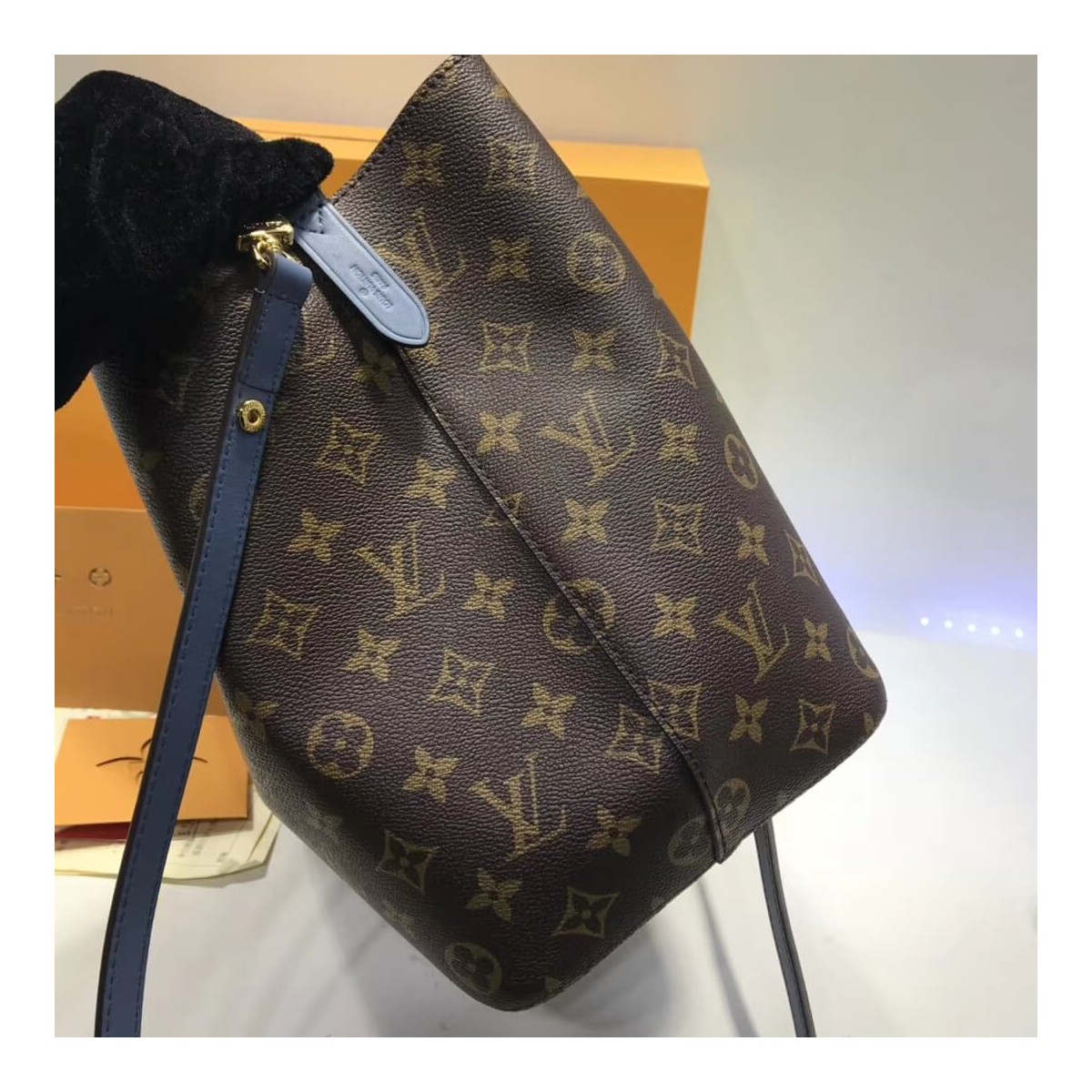 Louis Vuitton Monogram Canvas NeoNoe M44021