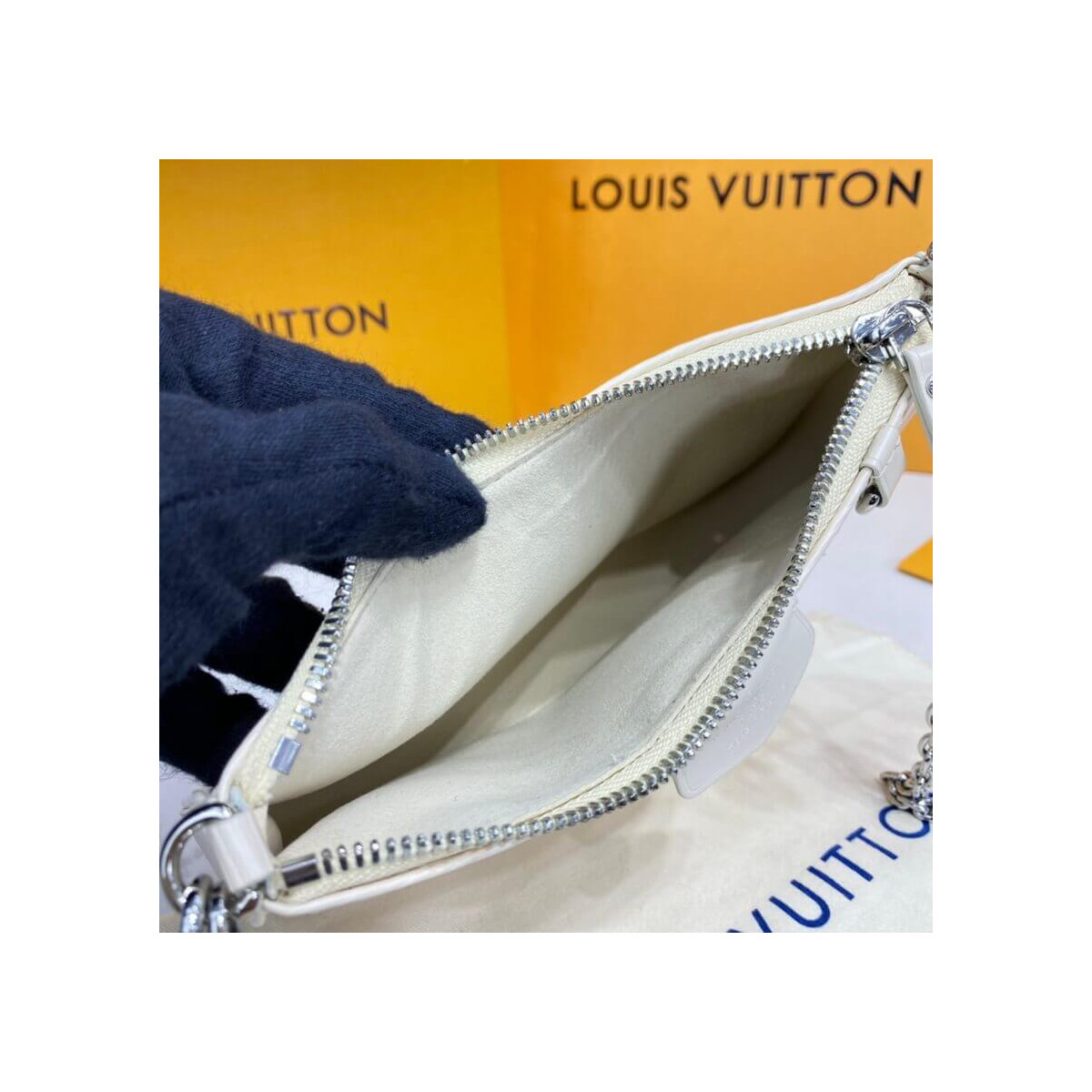 Louis Vuitton Easy Pouch On Strap M80471