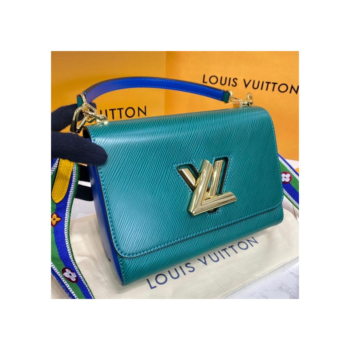 Louis Vuitton Twist MM M57505 M57506