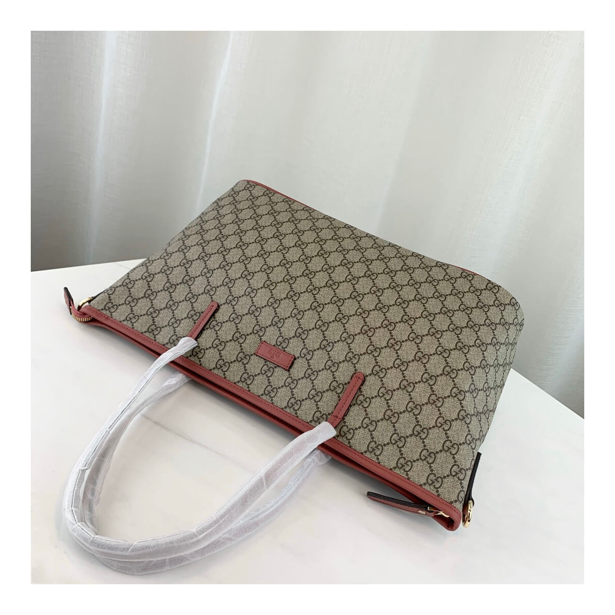 Gucci GG Supreme Zip Medium Tote Bag 353437