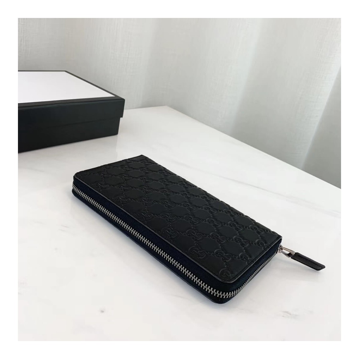 Gucci Signature Large Zip Around Wallet 447609