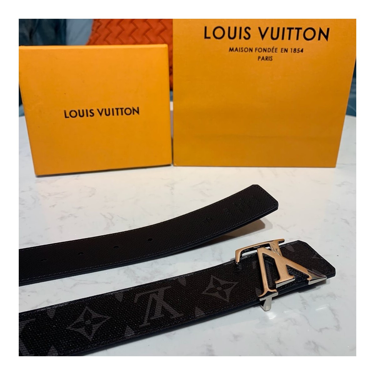 Louis Vuitton Monogram Eclipse LV Initiales 40mm Reversible M9043U