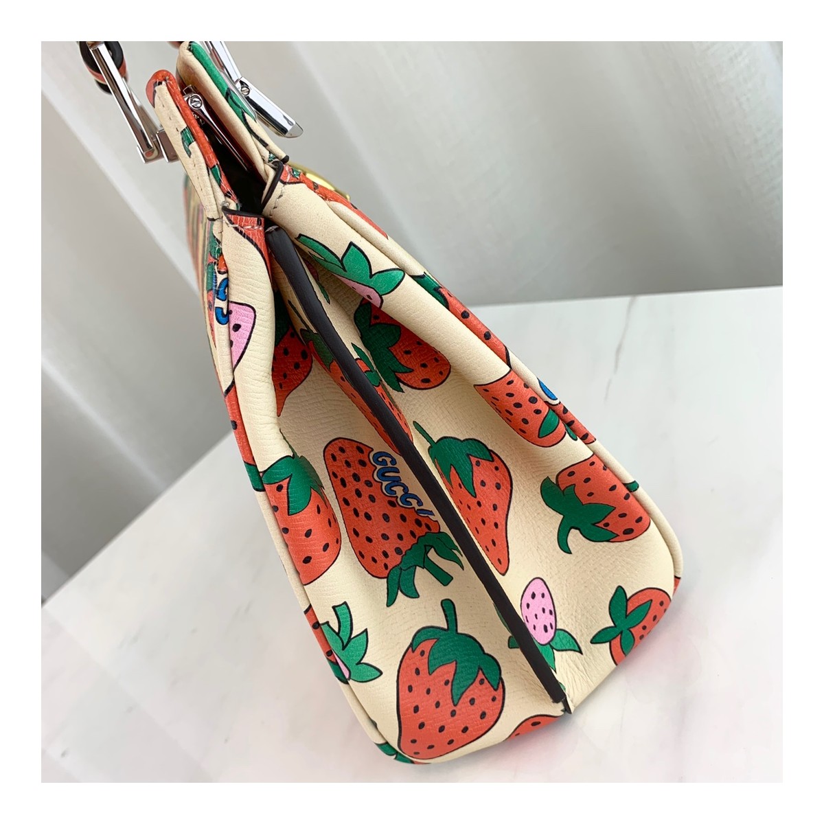 Gucci Zumi Strawberry Print Small Top Handle Bag 569712