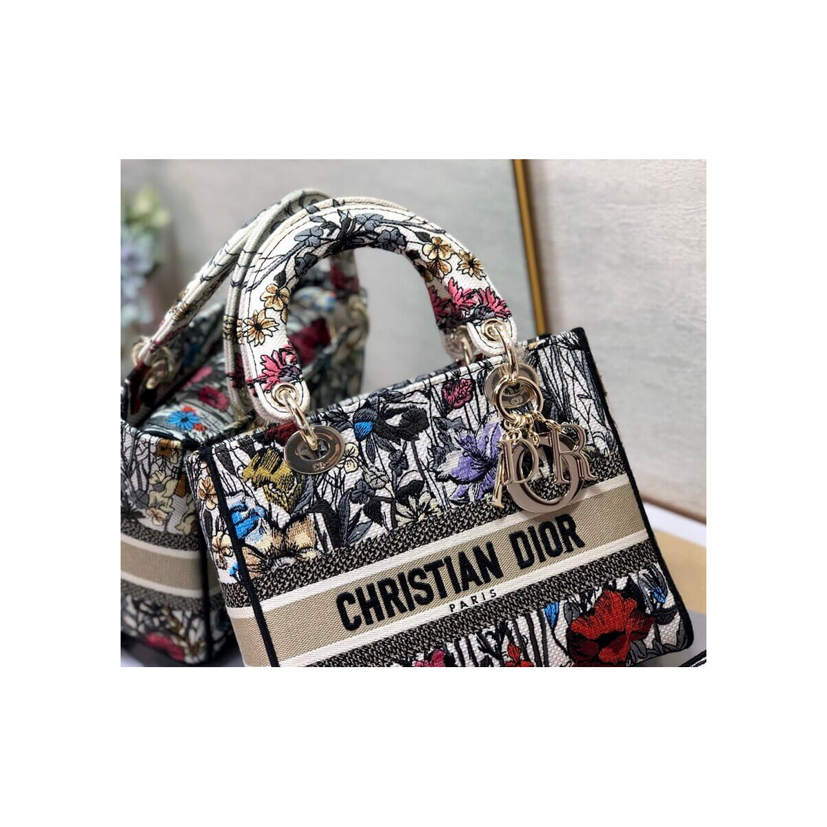 Dior Medium Lady D-Lite Bag in Multicolor Mille Fleurs Embroidery M0565