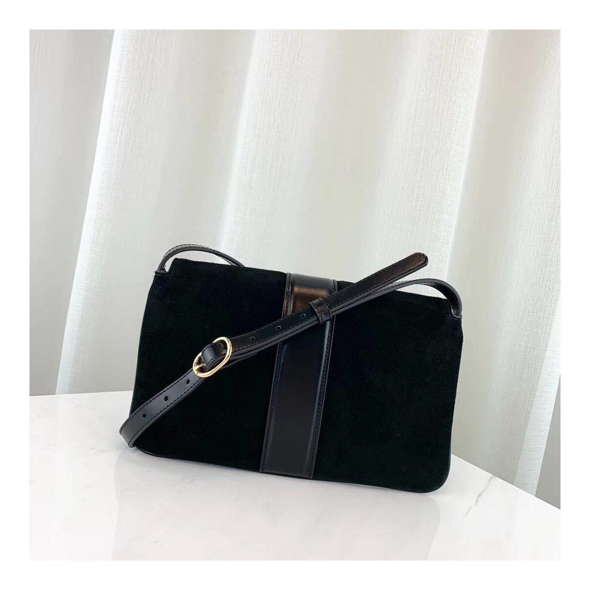 Gucci Suede Arli Small Shoulder Bag 550129