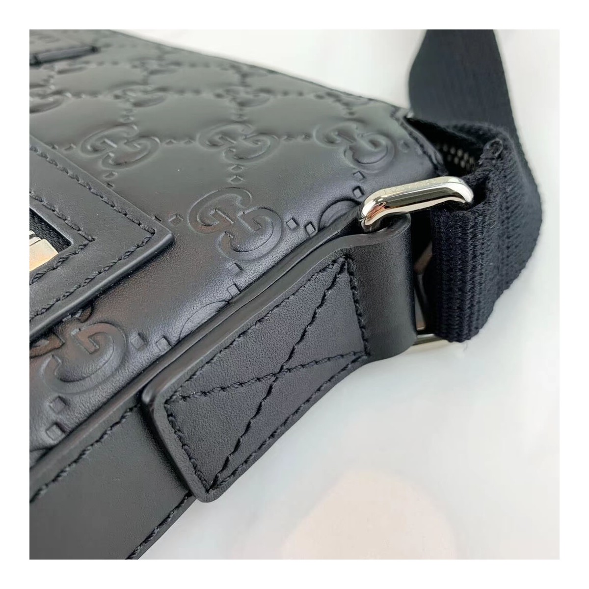 Gucci Signature Messenger 406410