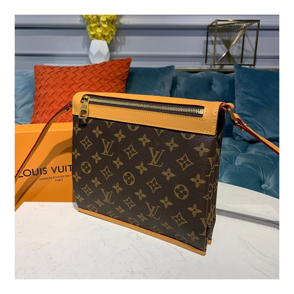 Louis Vuitton Monogram Saumur Messenger PM M44879