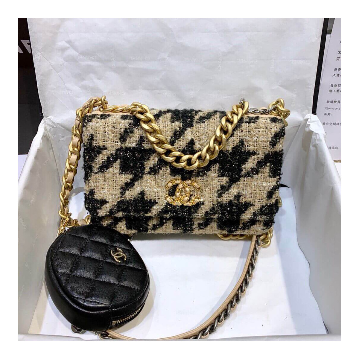 Chanel 19 Tweed Woc With Leather Coin Purse AP0985