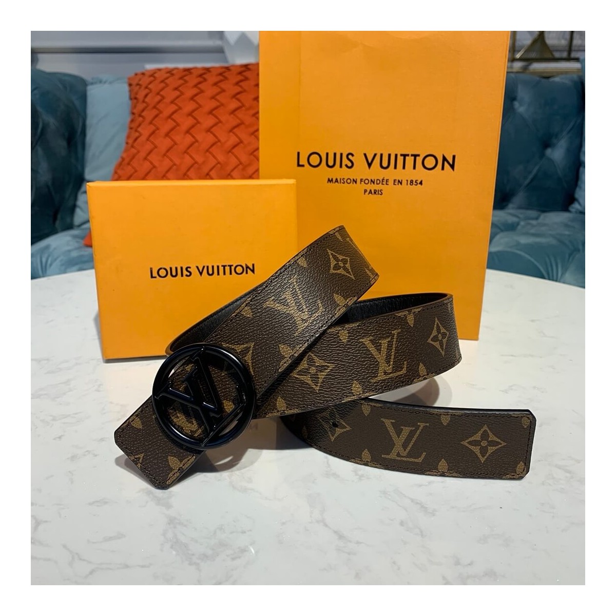 Louis Vuitton 40mm LV Circle Reversible Belt M0170U