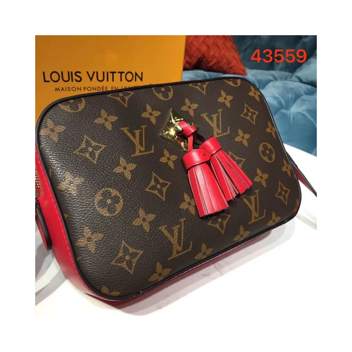 Louis Vuitton Monogram Canvas Saintonge M43559