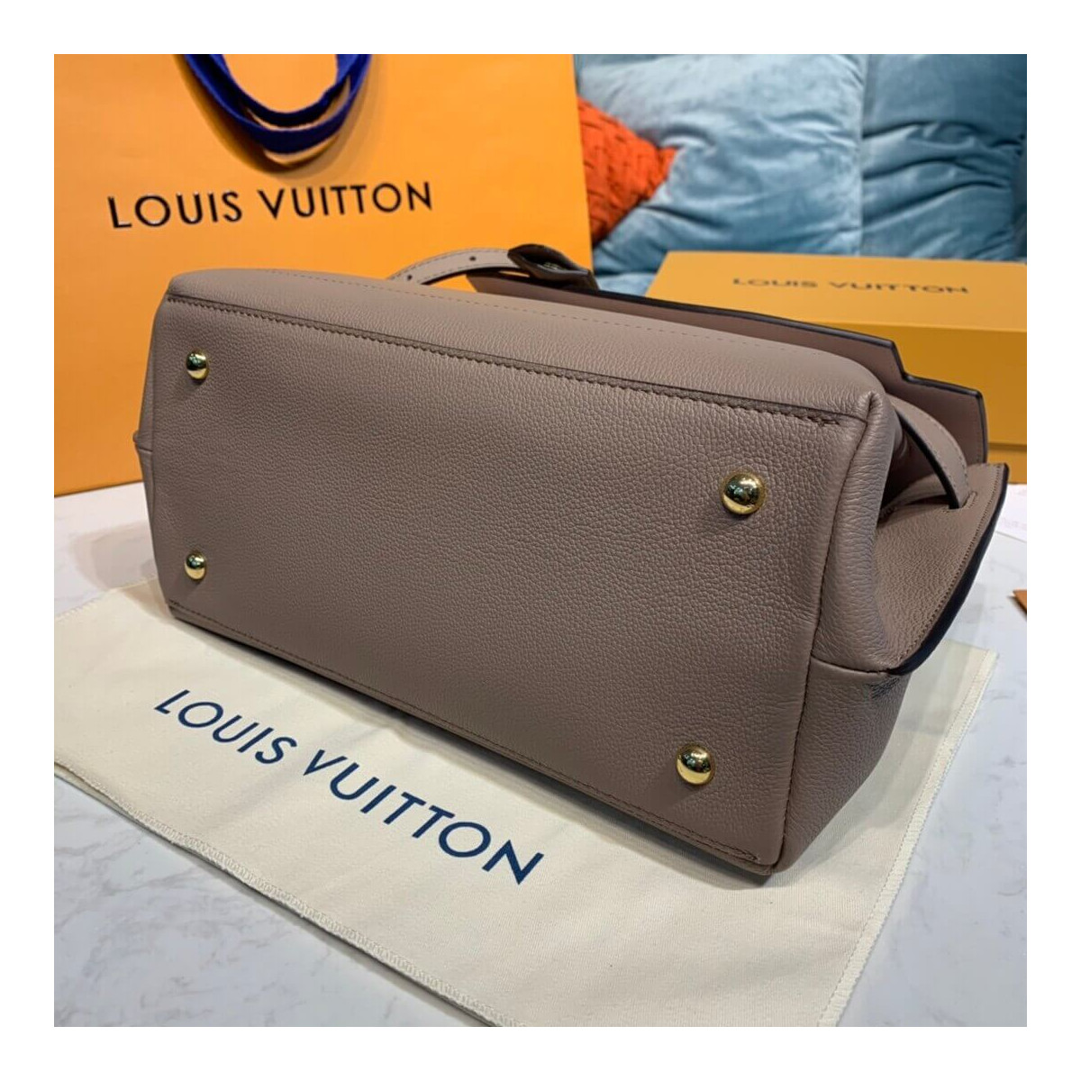 Louis Vuitton Lockme Ever BB M53937