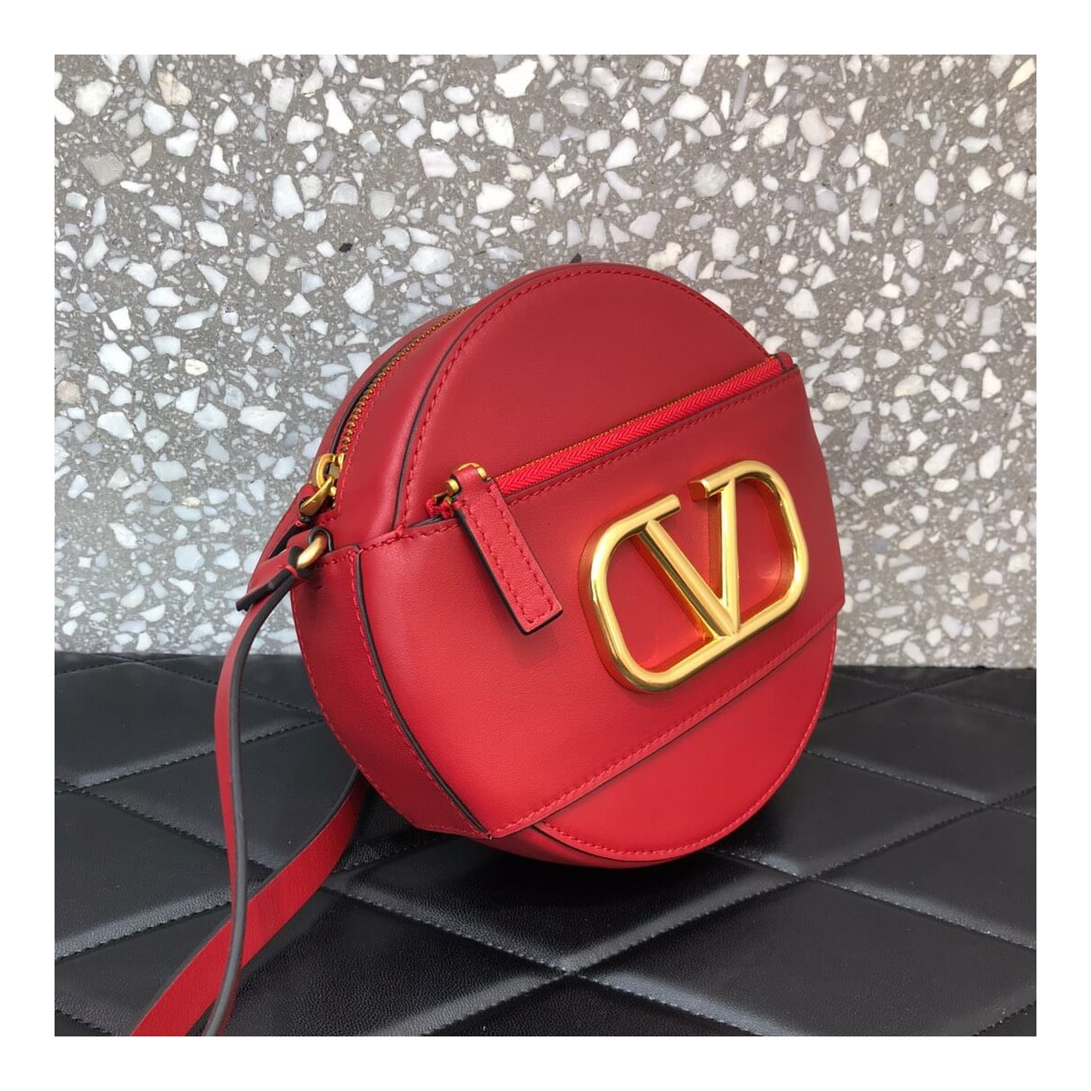 Valentino &#039;VLOGO&#039; Leather Round Crossbody Bag A0088