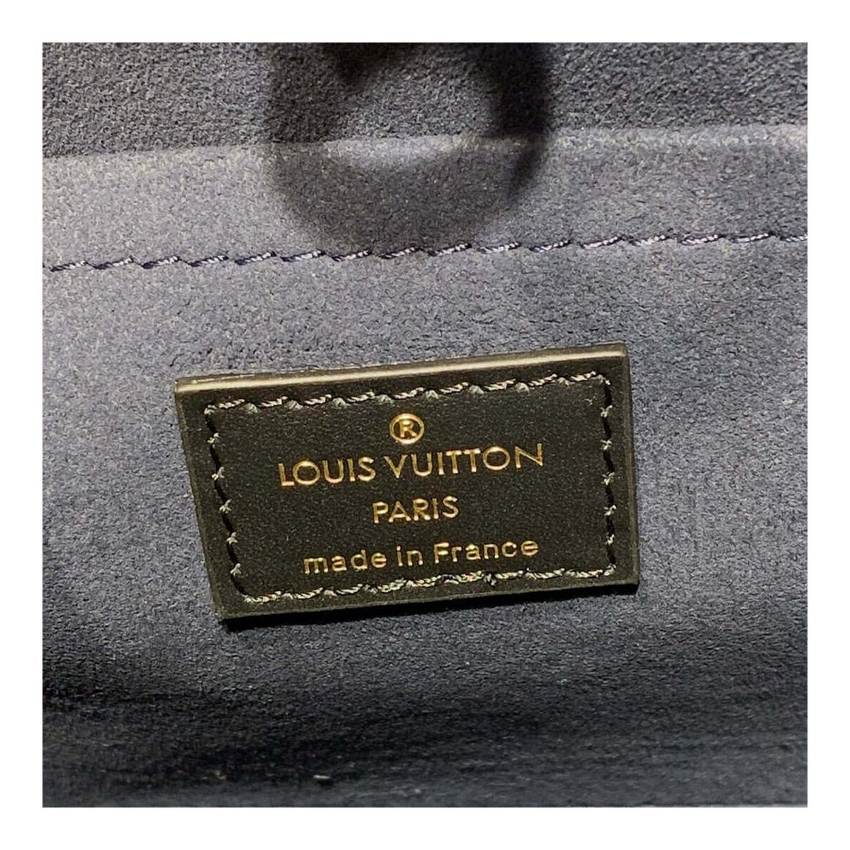 Louis Vuitton On My Side M55933