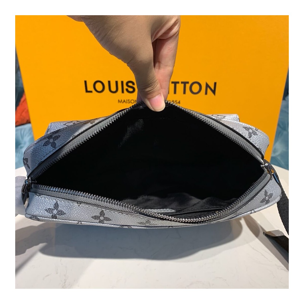 Louis Vuitton Monogram Messenger PM M43843