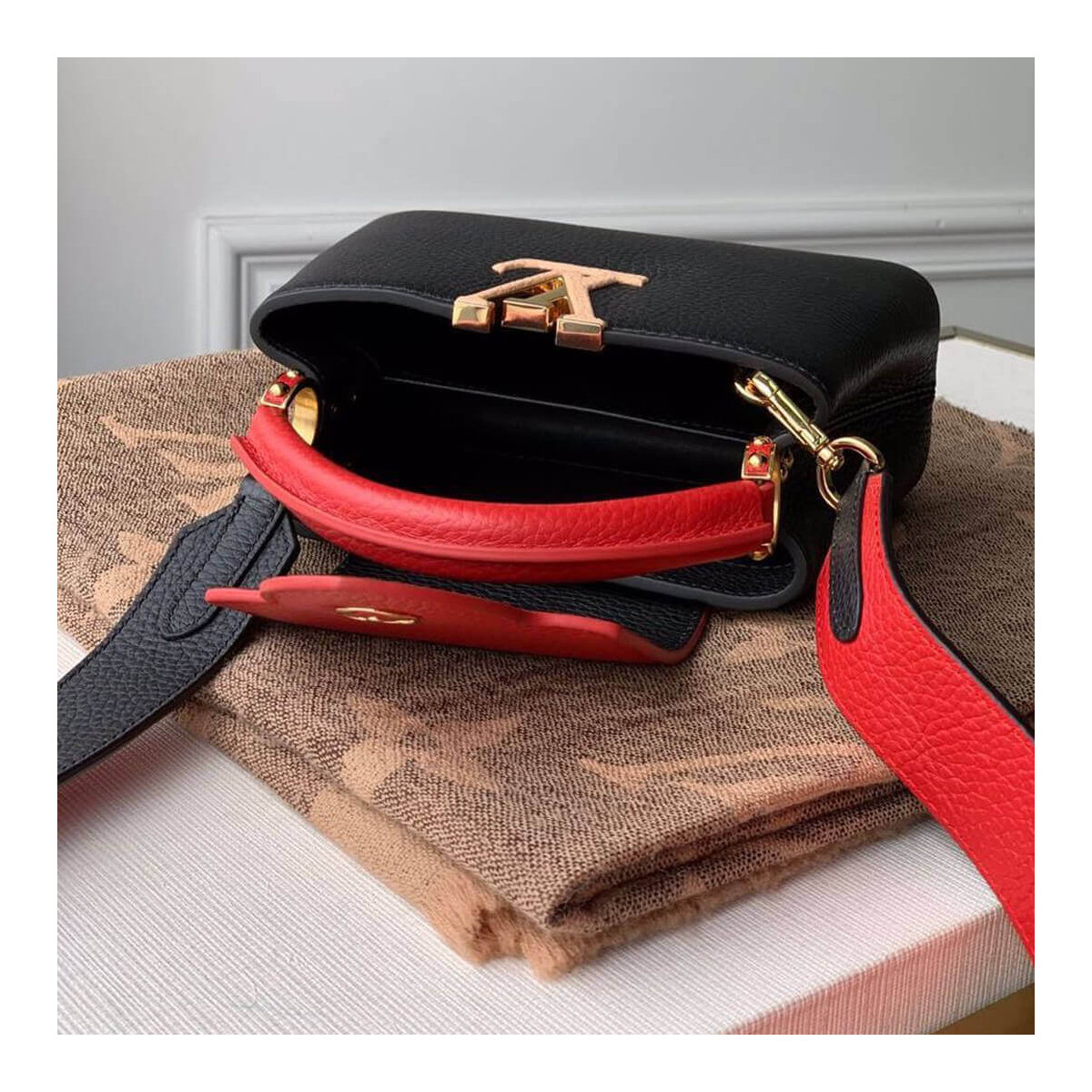 Louis Vuitton Capucines Mini M56071 Black/Red