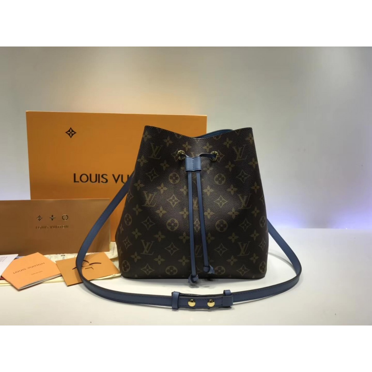 Louis Vuitton Monogram Canvas NeoNoe M44021