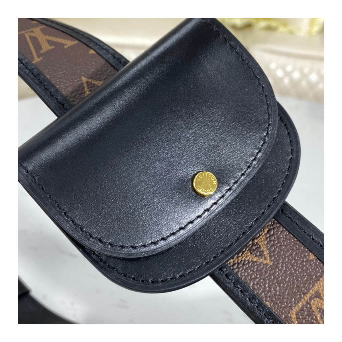 Louis Vuitton Officier M69841