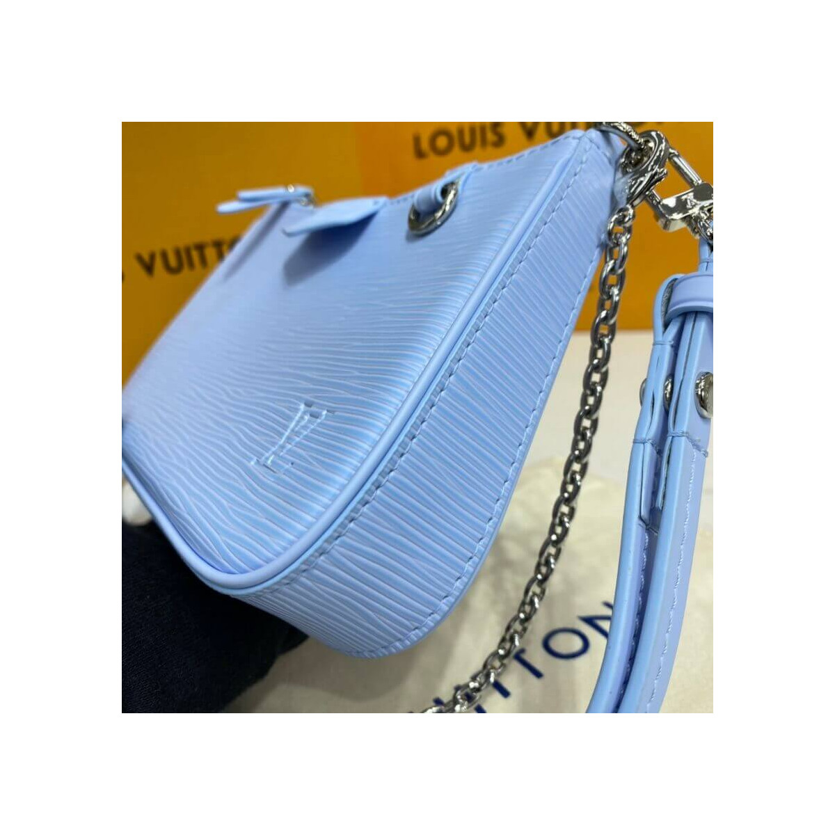 Louis Vuitton Easy Pouch On Strap M80471