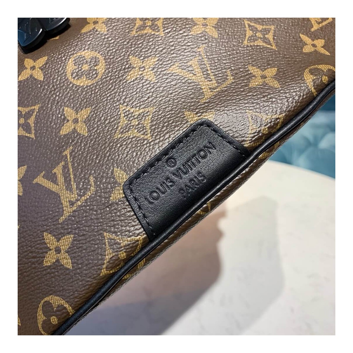 Louis Vuitton Monogram Cavas Discovery Bumbag M44336