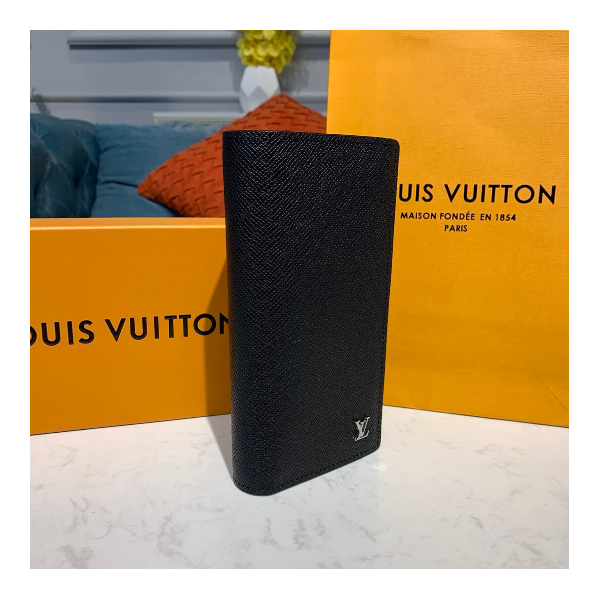 Louis Vuitton Taiga Leather Brazza Wallet M30285