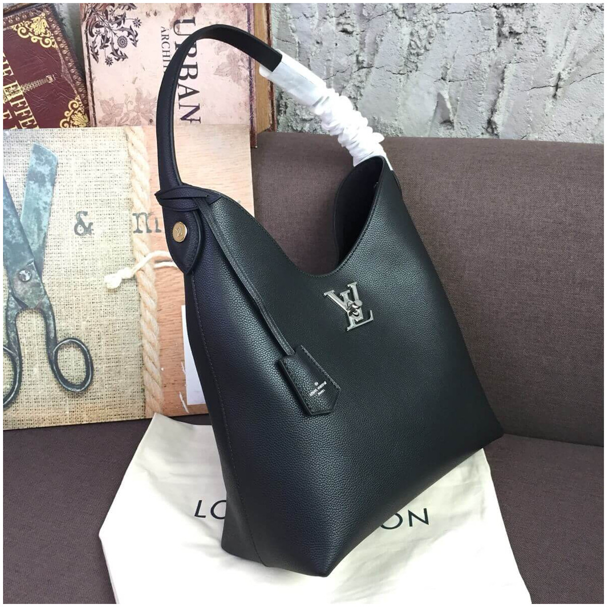 Louis Vuitton Lockme Hobo M52776 M44330