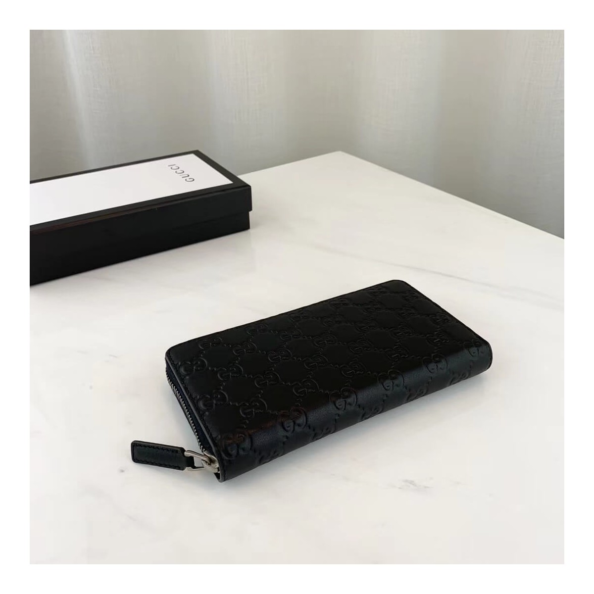 Gucci Signature Zip Around Wallet 307987