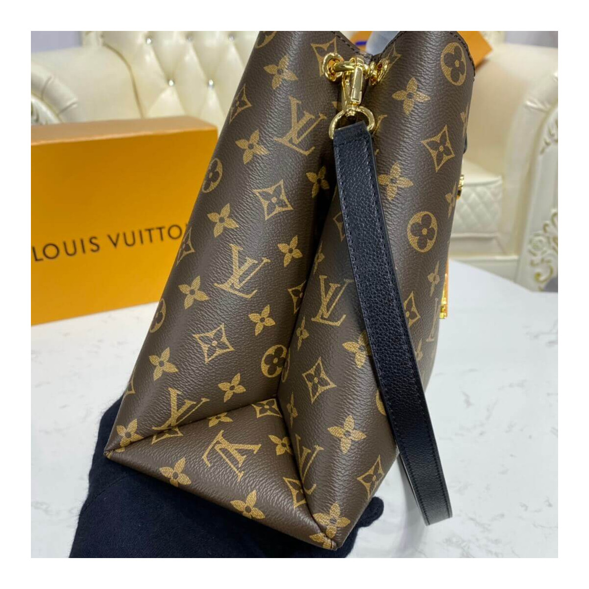 Louis Vuitton Monogram Canvas LV Riverside M40135