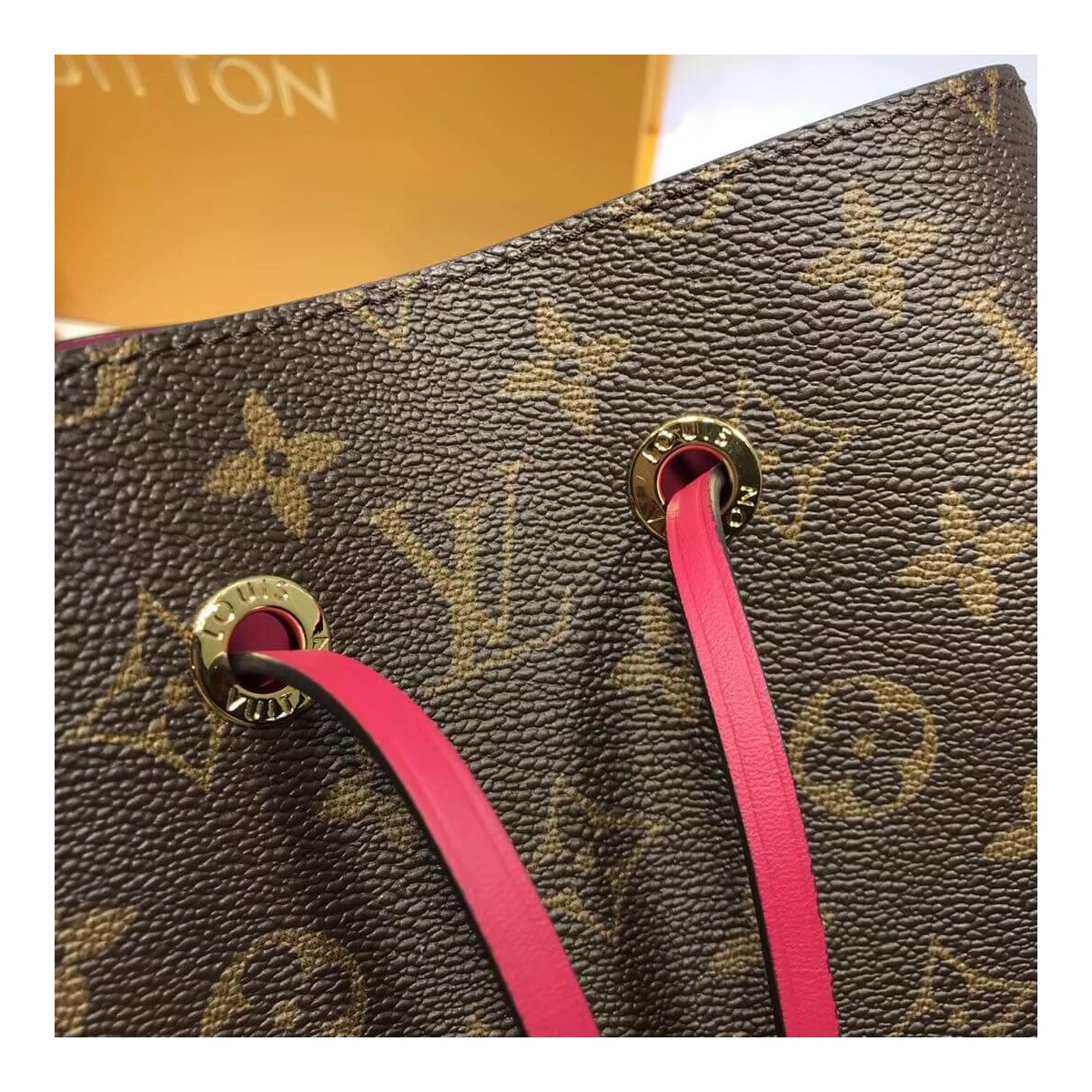 Louis Vuitton Monogram Canvas NeoNoe M44021