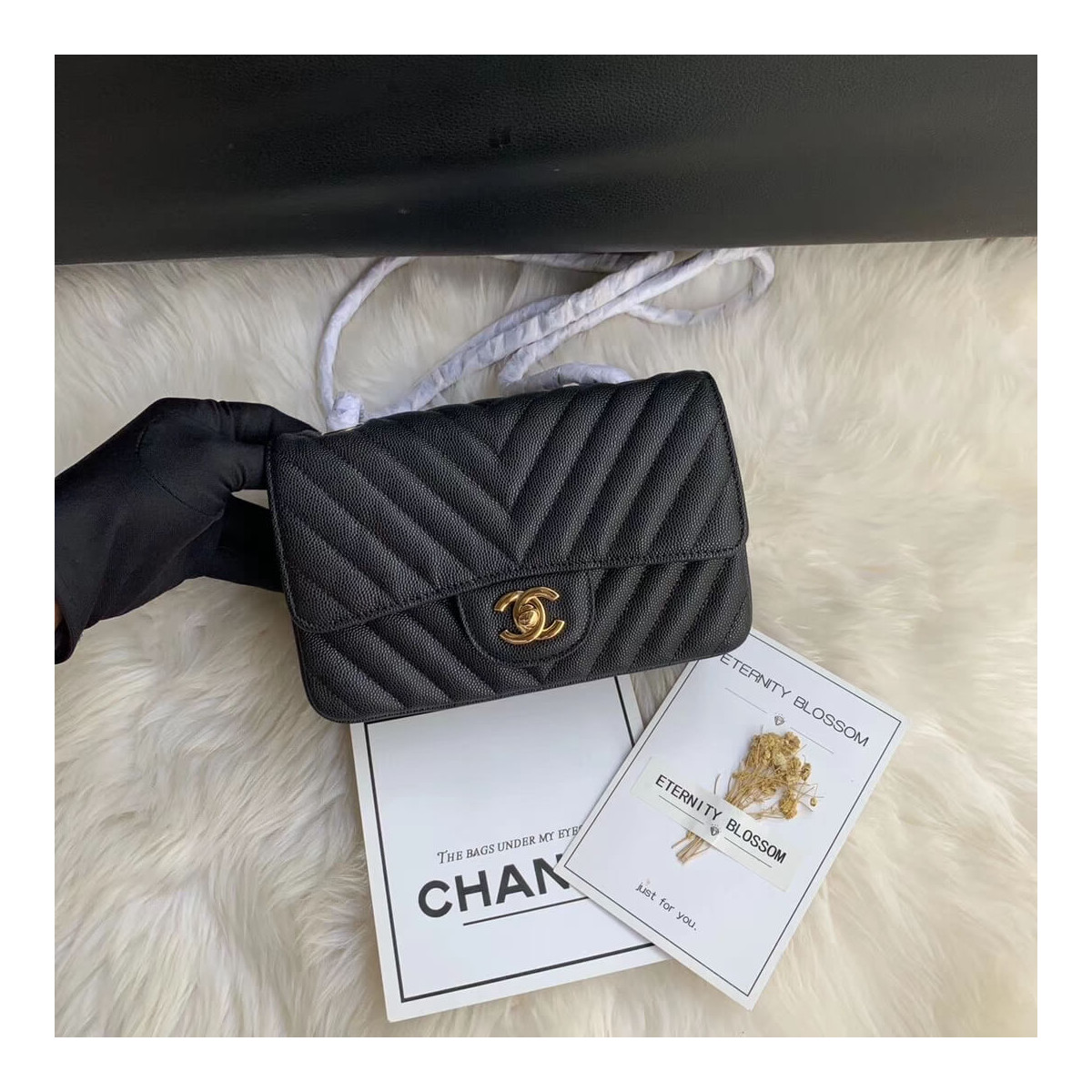 Chanel Chevron Caviar Leathe 20cm Classic Flap Bag 1116