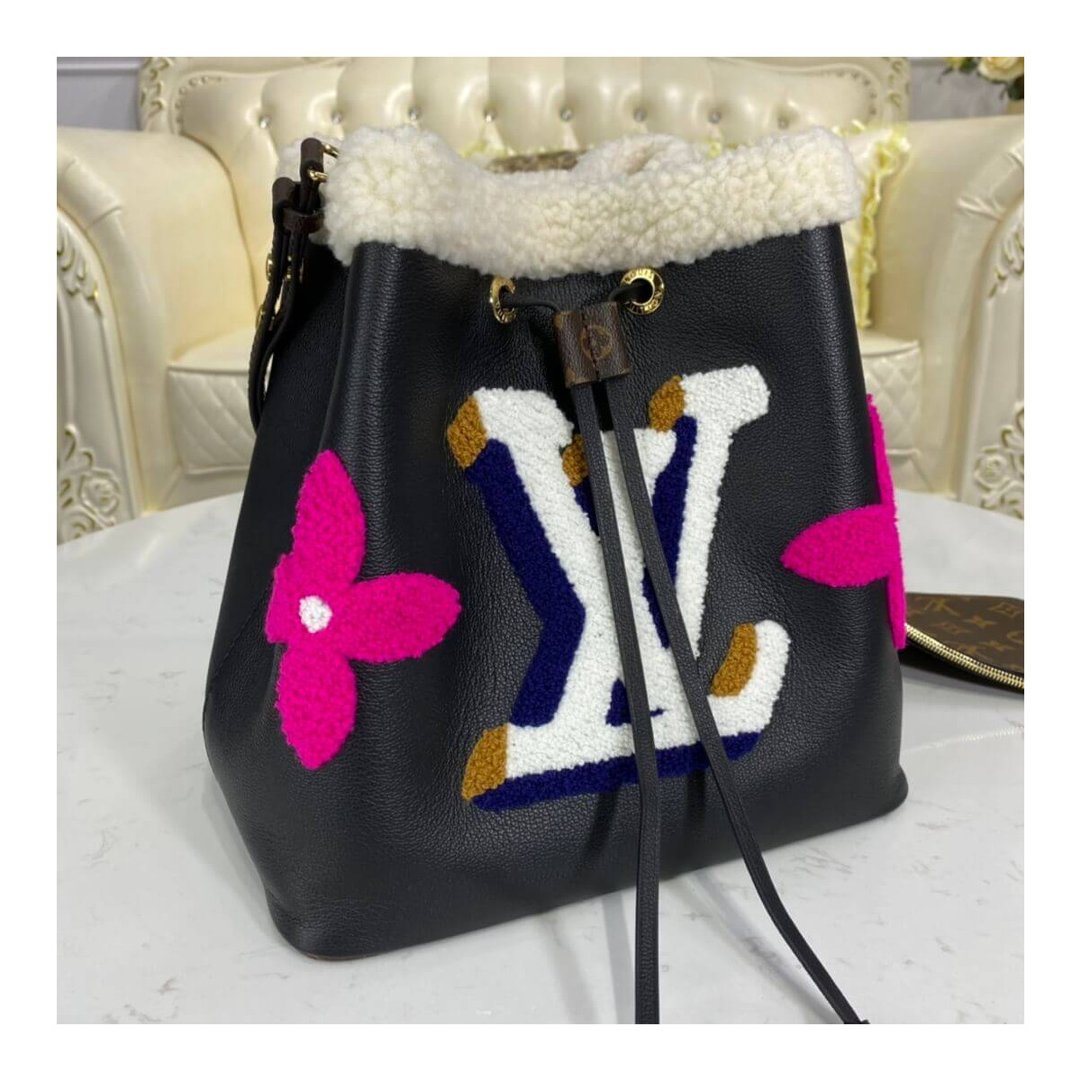 Louis Vuitton Neonoe MM M56963 In Leather and Shearling