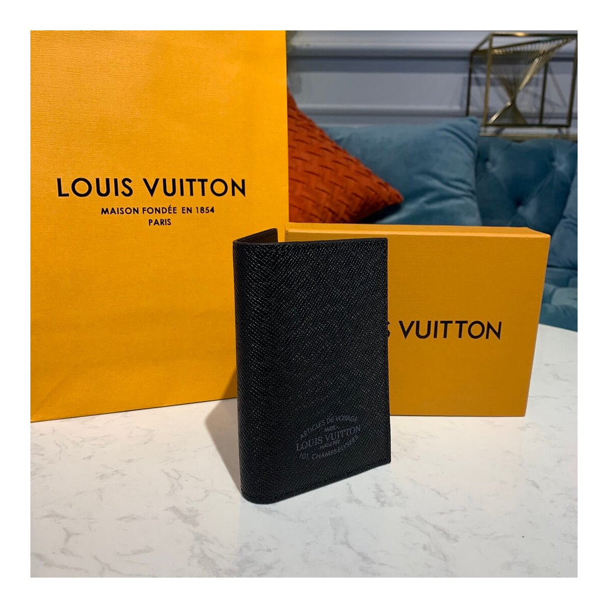 Louis Vuitton Taiga Leather Passport Cover M64596