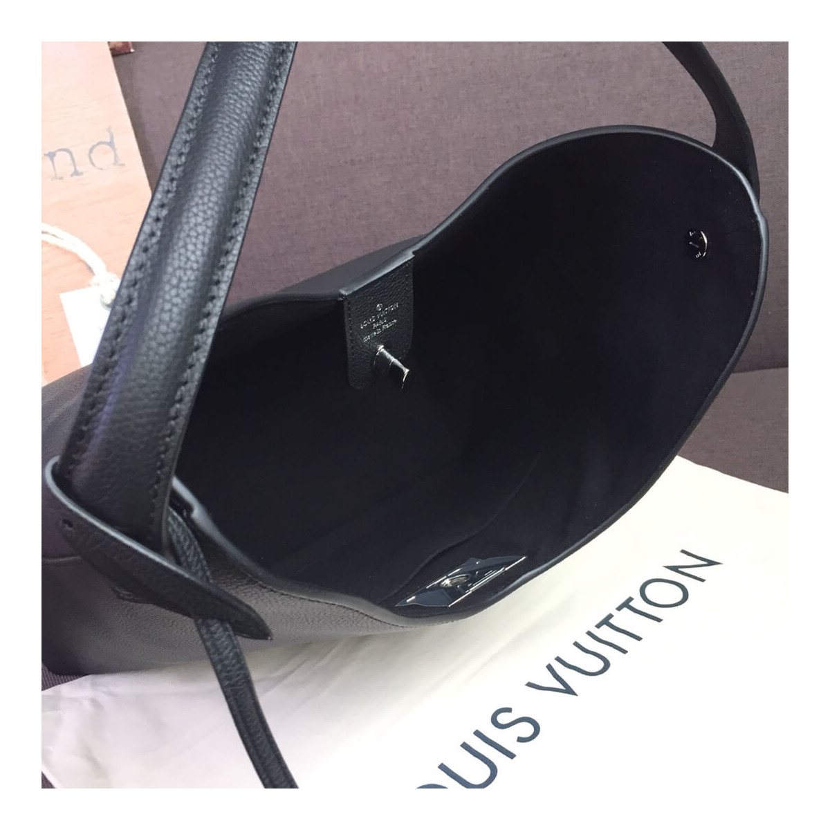 Louis Vuitton Lockme Hobo M52776 M44330