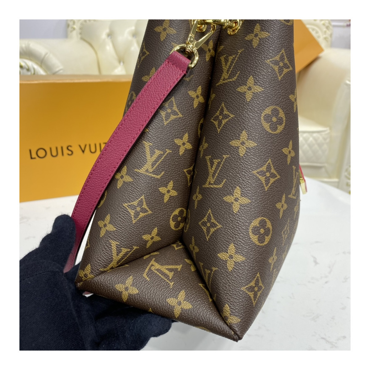 Louis Vuitton Monogram Canvas LV Riverside M40135