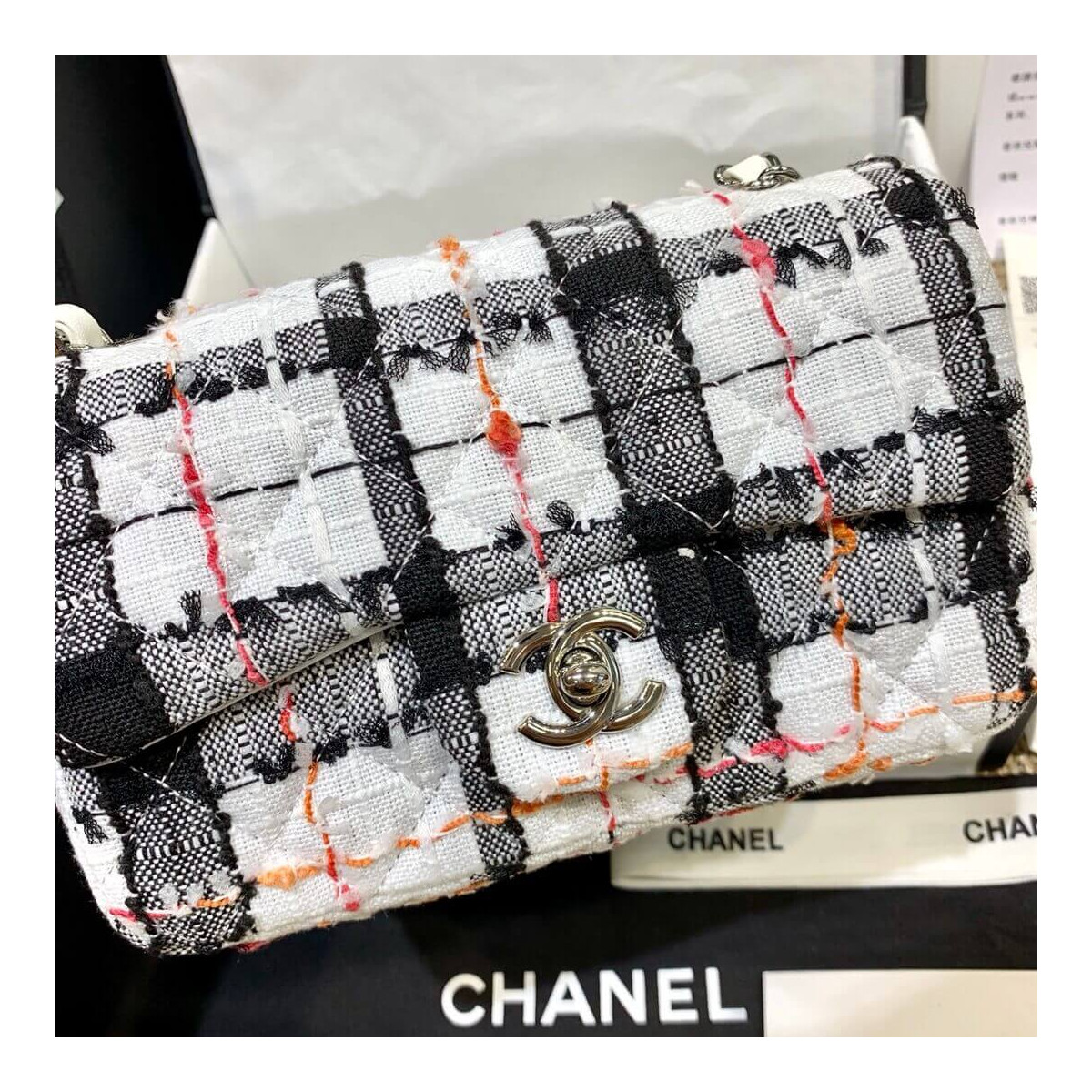 Chanel Tweed 20cm Classic Flap Bag A01116 White/Black